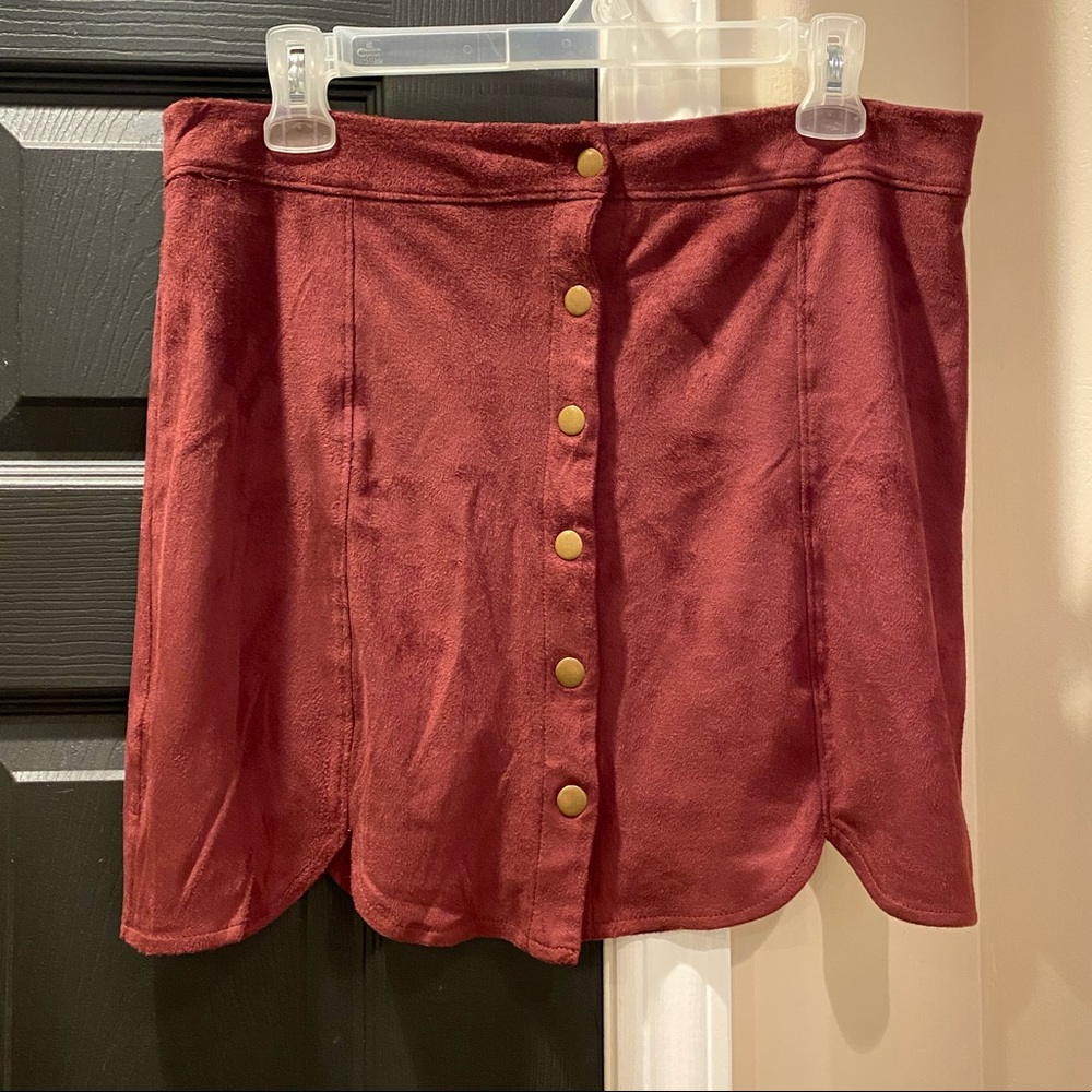 Tilly’s maroon button up skirt